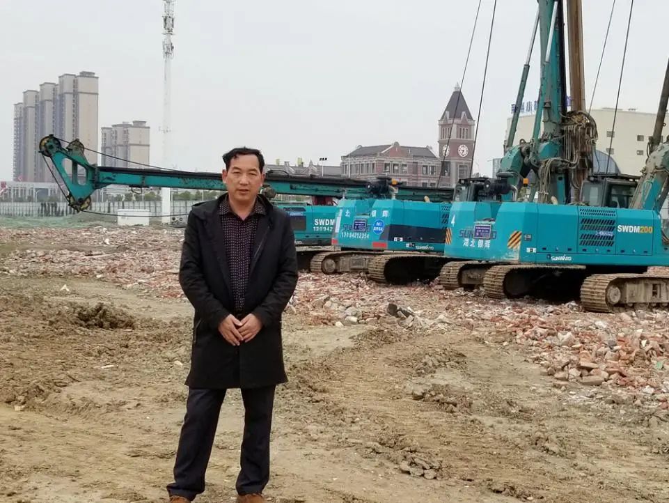 颯！他以11臺(tái)旋挖鉆占領(lǐng)荊州房建市場(chǎng)