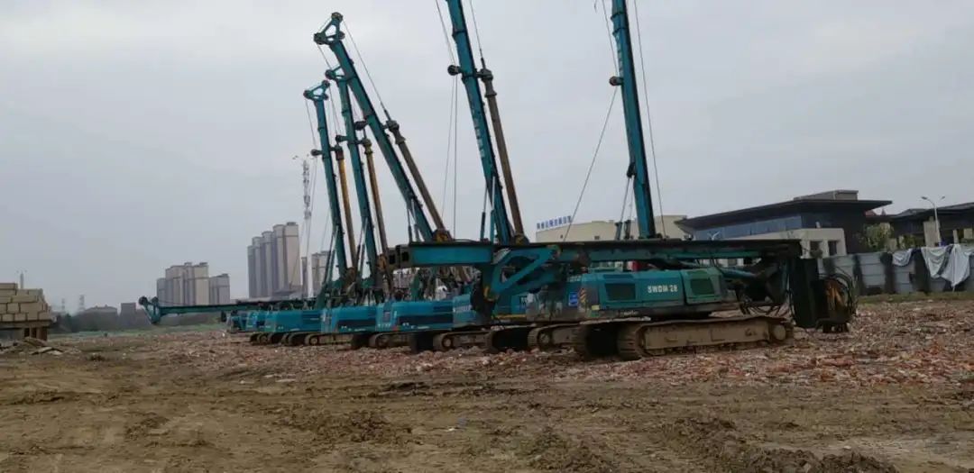 颯！他以11臺(tái)旋挖鉆占領(lǐng)荊州房建市場(chǎng)